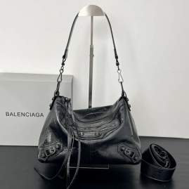 Picture of Balenciaga Handbags _SKUfw212412895fw
